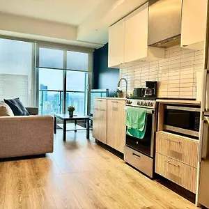 Cozy Near Eatoncentre Mall Toronto